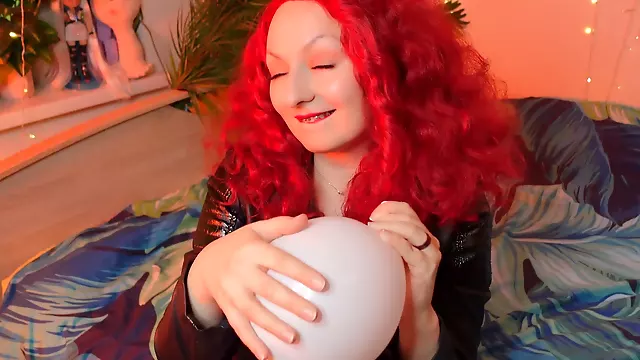 Arya Grander indulges in ASMR looner fetish with squishing and popping air balloons