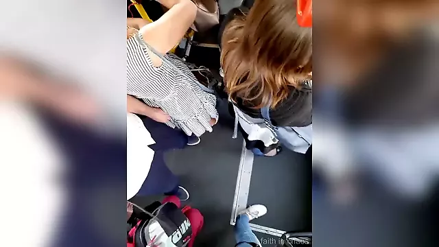Erkek Erkeğe Sevişme, Encoxada Touch In Bus, Elleme